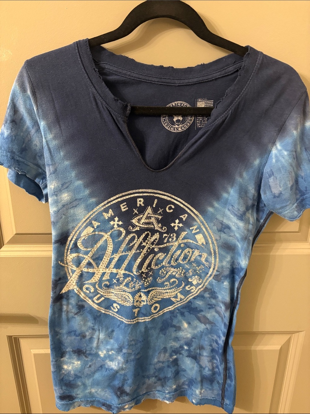 Affliction Women's Blue Tie-Dye Distressed V-Neck Logo Tee